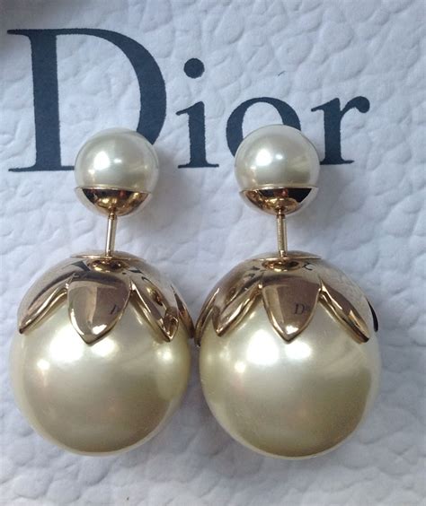 dior pearl earring